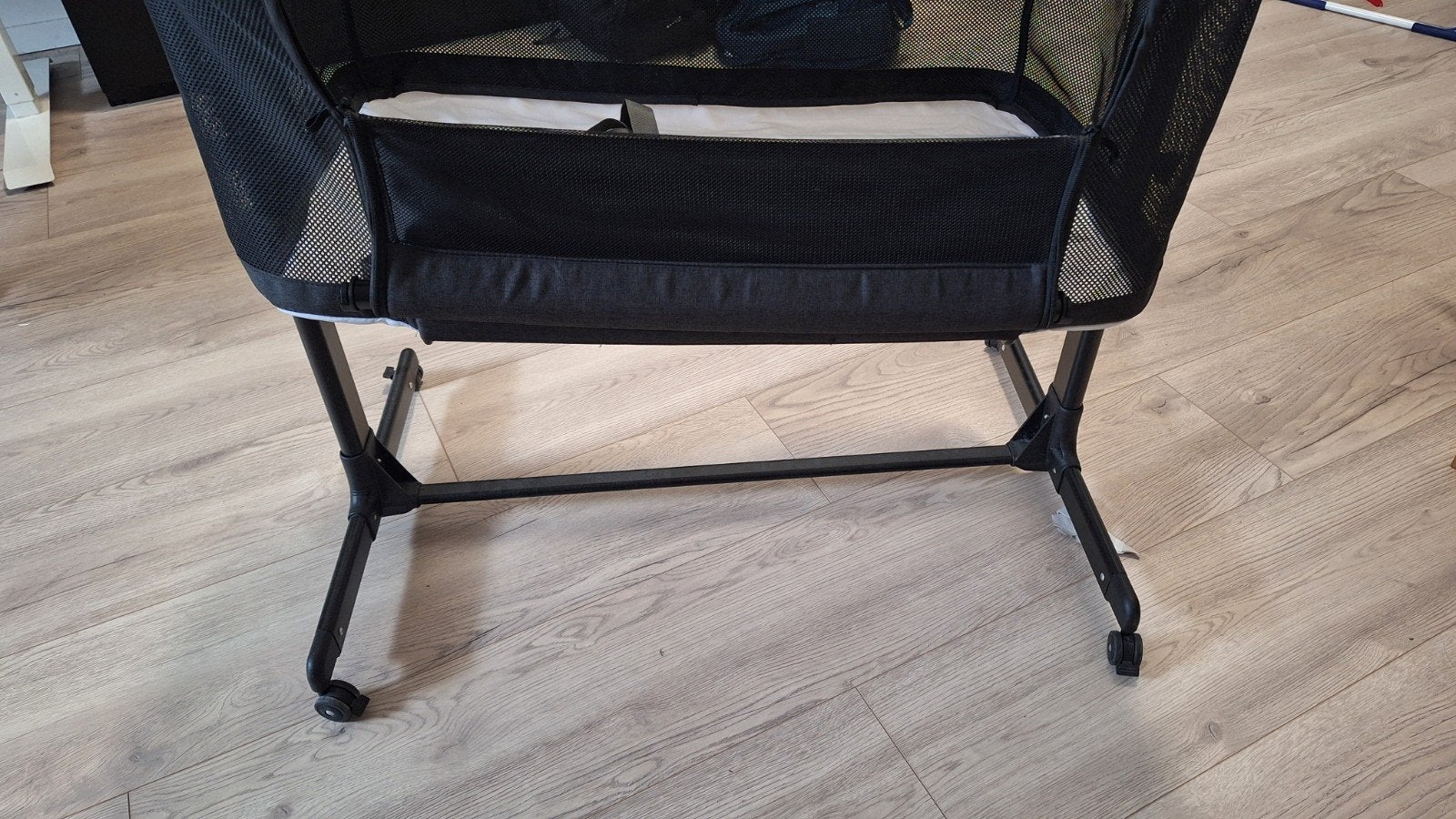 Novi baby Kyan Co-sleeper met refluxstand, Ophalen