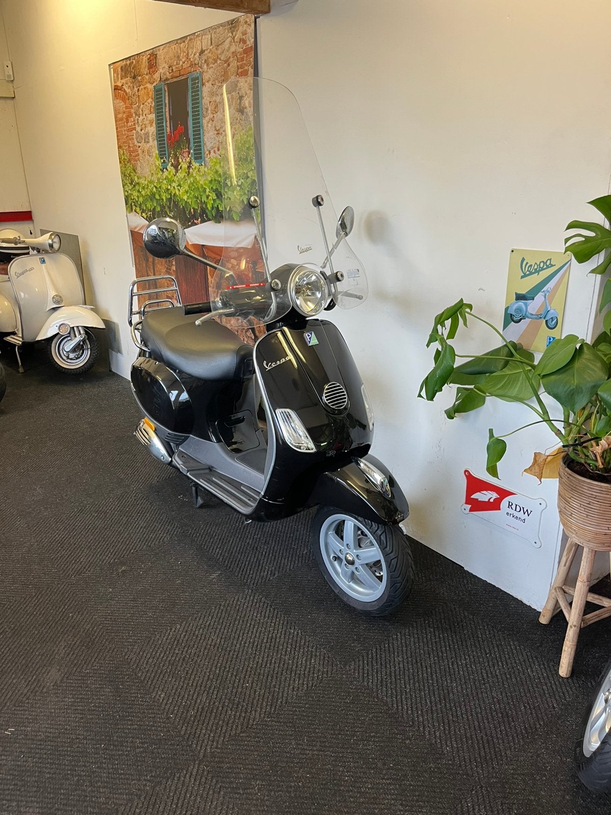 Vespa LX 50 4T // 2012 // Zwart // 25 KM Snor, Fietsen en Brommers, Ophalen, Gebruikt, Benzine, Vespa