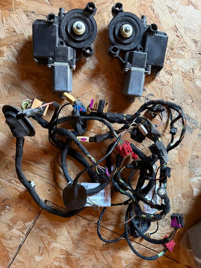 T5.1 Raam motoren met kabelboom voor inklapbare spieg, Ophalen of Verzenden, Gebruikt, Volkswagen