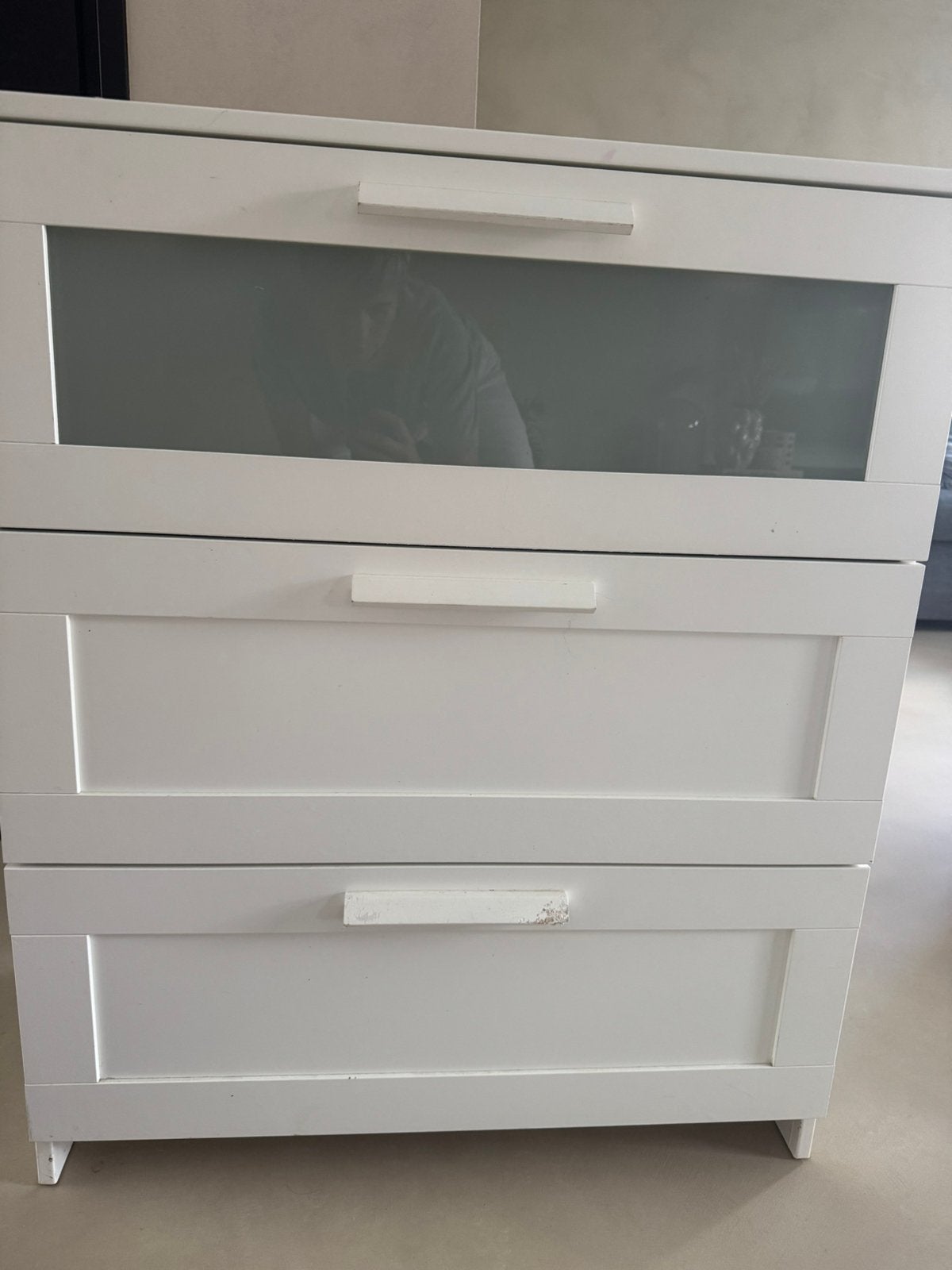 Witte IKEA Brimnes, 3 lade kast, wel iets beschadigd, Ophalen, 50 tot 100 cm, Zo goed als nieuw, 3 of 4 laden