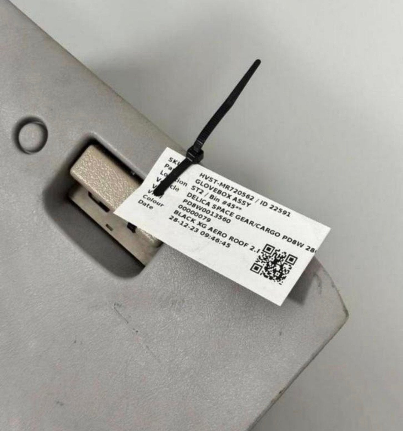 Dashboardkastje voor een Mitsubishi Delica Space Gear Cargo, Gebruikt, Ophalen of Verzenden, H, H
