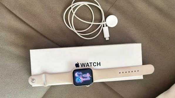 Apple watch SE, Zwart, IOS, Ophalen of Verzenden, Zo goed als nieuw