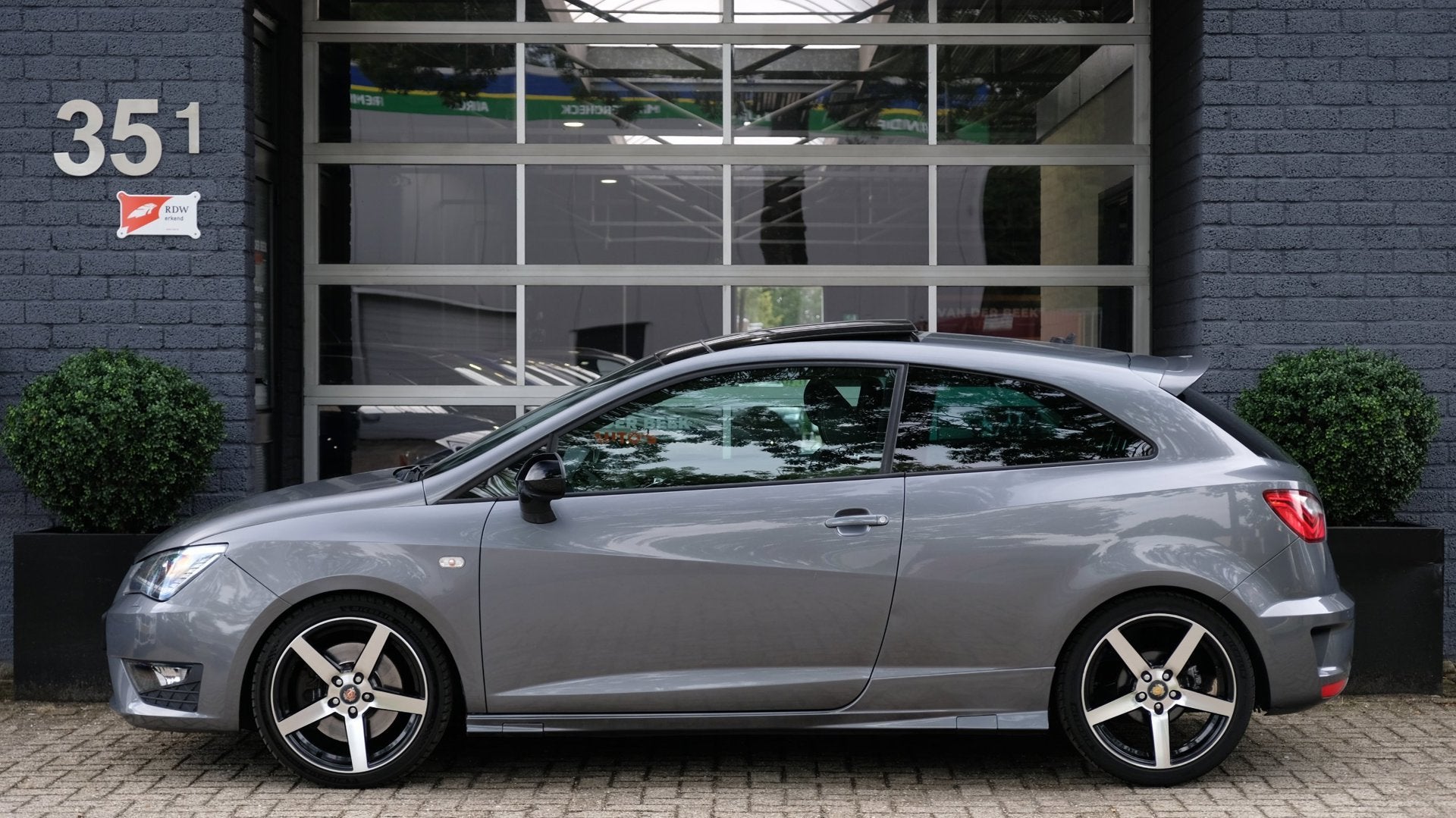 Seat Ibiza SC 1.8 TSI Cupra 192PK Airco|Carplay|Pano|Led, Voorwielaandrijving, 1160 kg, Gebruikt, Ibiza