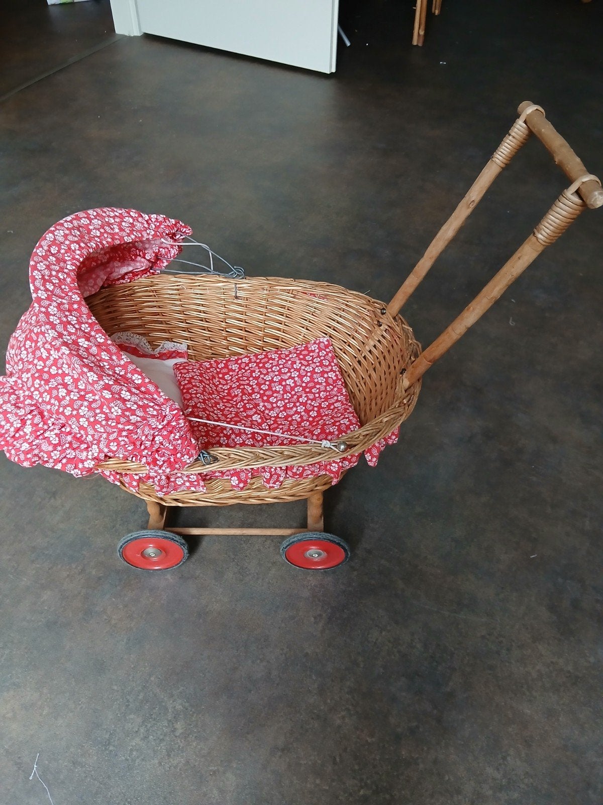 Rieten poppenwagen., Ophalen of Verzenden, Barbie