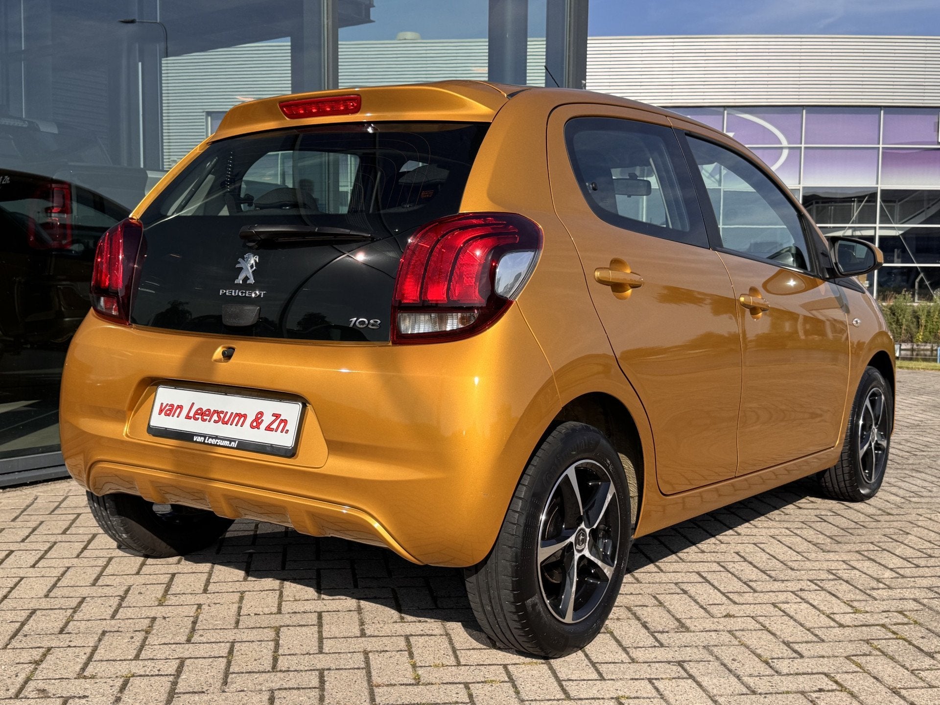 Peugeot 108 1.0 e-VTi Active | Airco | Nugget Yellow, Auto's, Voorwielaandrijving, Stof, Gebruikt, 4 stoelen