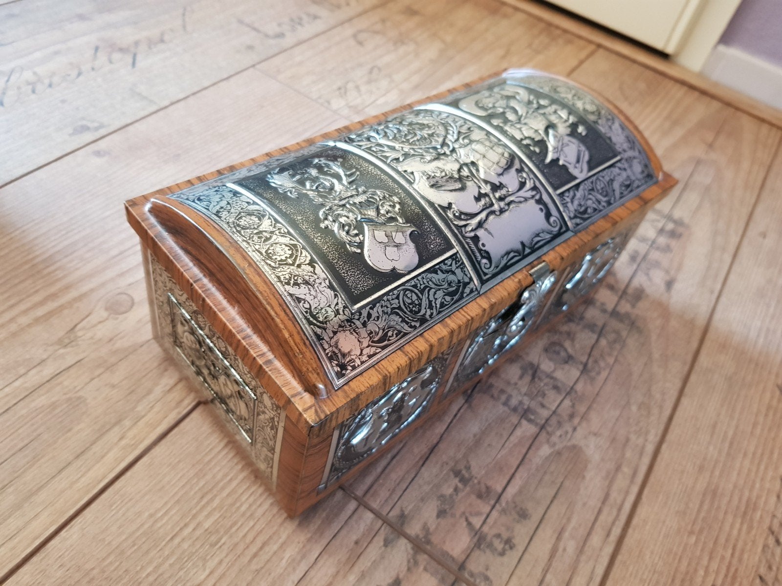 Dit vintage GBC (General Biscuit Company) koekjesblik, Verzamelen, Ophalen of Verzenden, Zo goed als nieuw, Koek(jes)