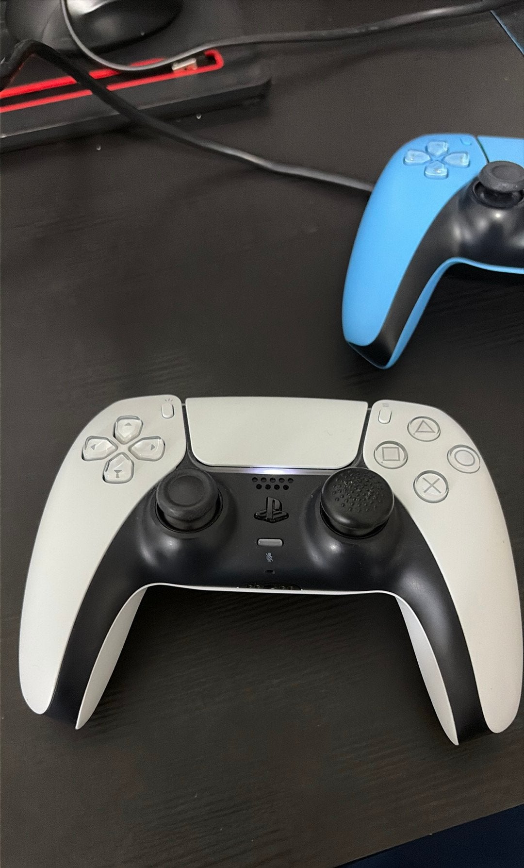 Foto 6 van Playstation 5 slim digitaal 1TB met 2 controllers