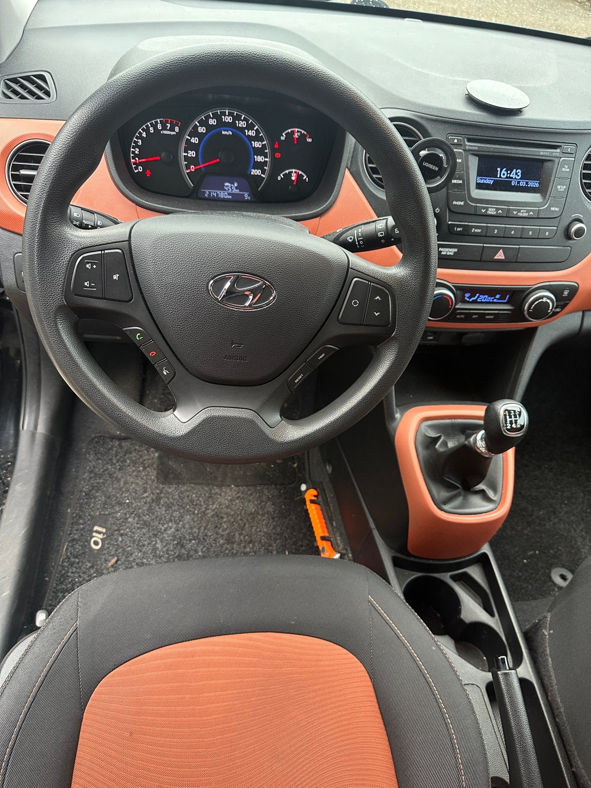 Foto 12 van Hyundai i10 1.0 5DR 2013 Zwart | Airco | Goed onderhouden |