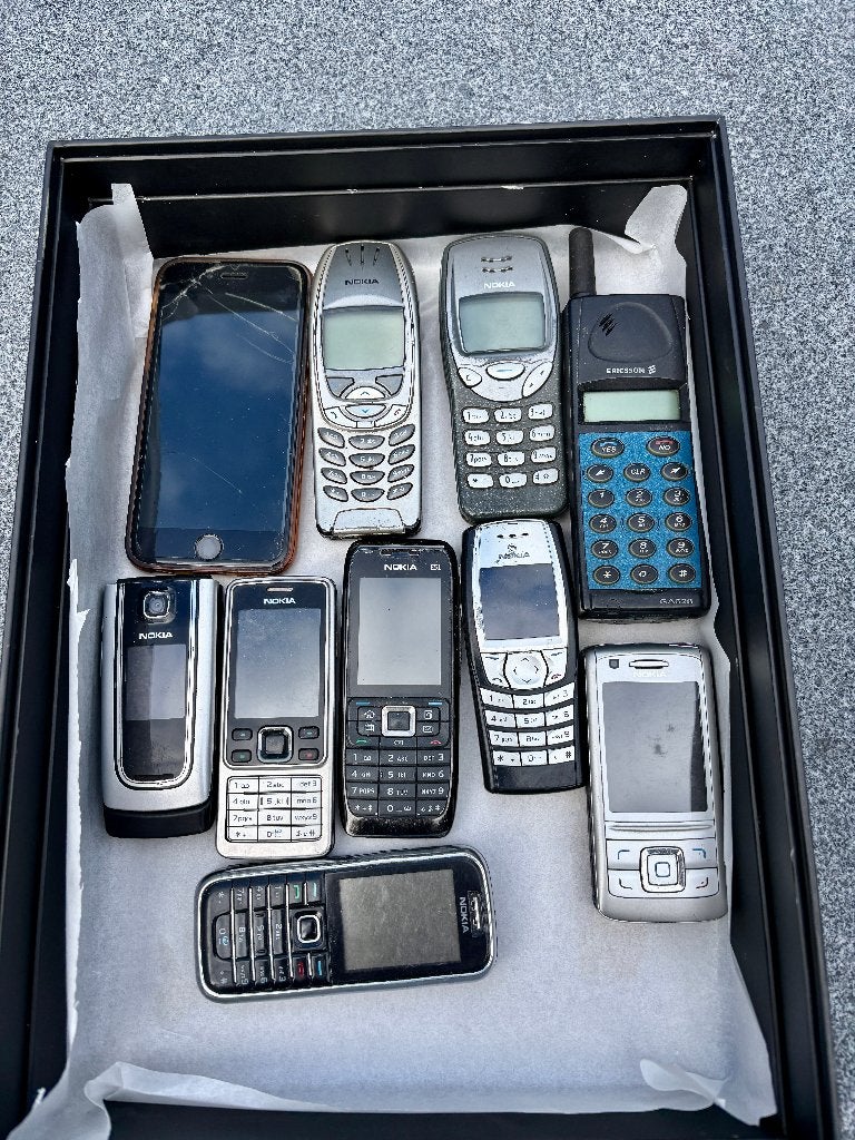 Partij oude mobiele telefoons o.a. Nokia, Ericsson, iPhone., Ophalen, Gebruikt, Overige modellen, 3 tot 6 megapixel