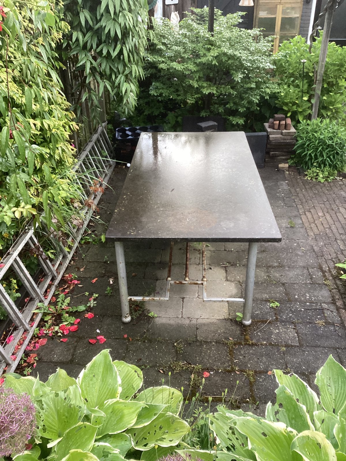 Solide tuintafel met stenen blad gratis af te halen, Tuin en Terras, Tuintafels, Ophalen, Gebruikt, Rechthoekig, Metaal