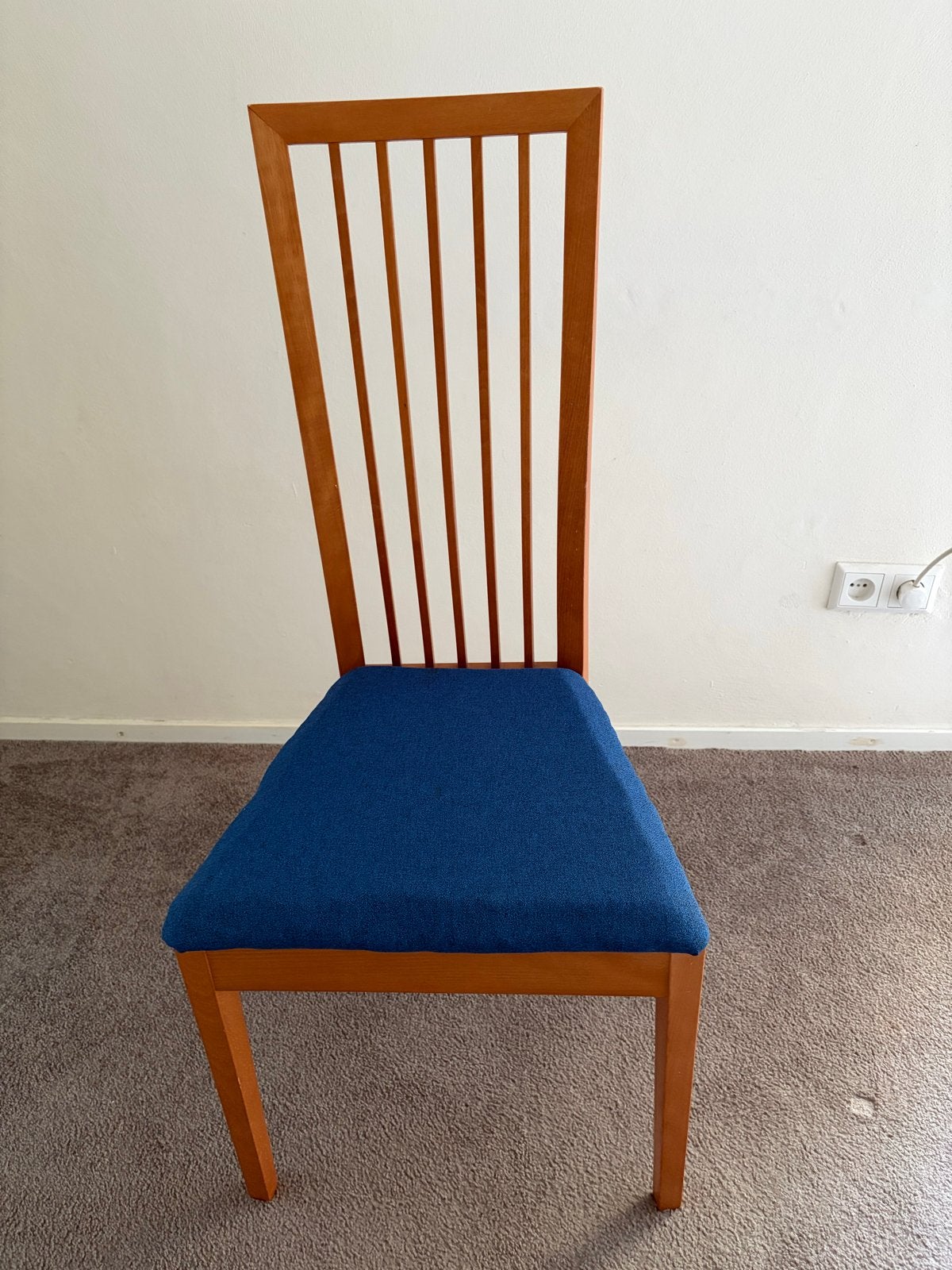 3 houten eetkamerstoelen, 1 met blauwe stoffen zitting, Ophalen, Gebruikt, Blauw, Hout