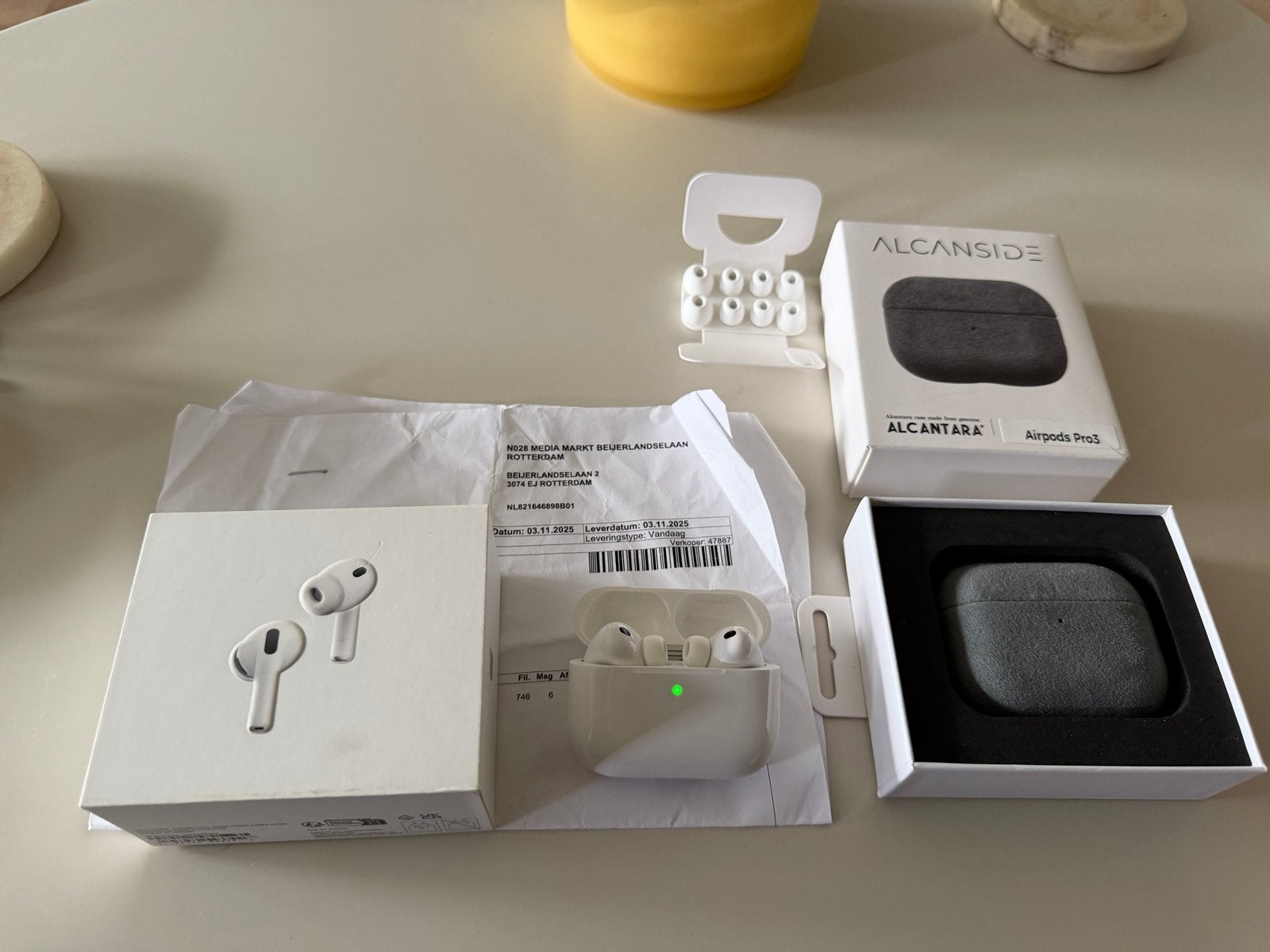 AirPods Pro 3 met Alcantara hoesje en MediaMarkt bon, Ophalen, In-ear, Bluetooth, Zo goed als nieuw