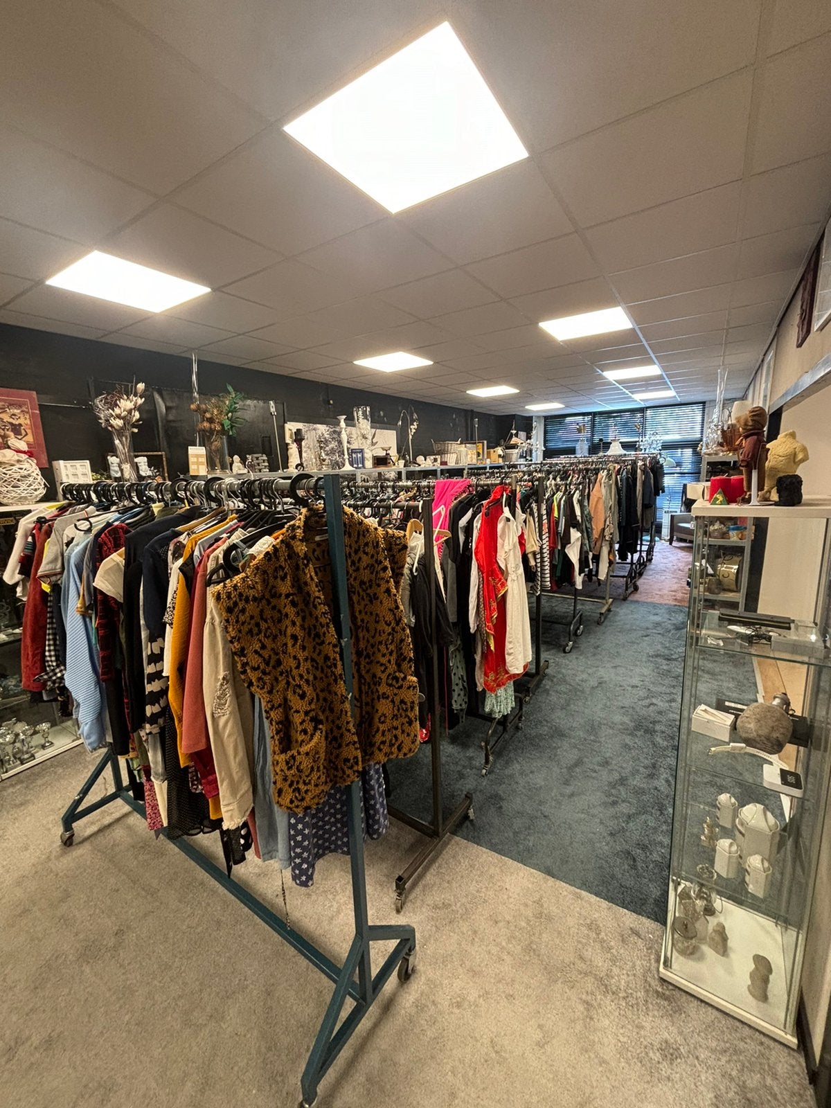 500 stuks kleding uigezocht!, Ophalen, Zo goed als nieuw