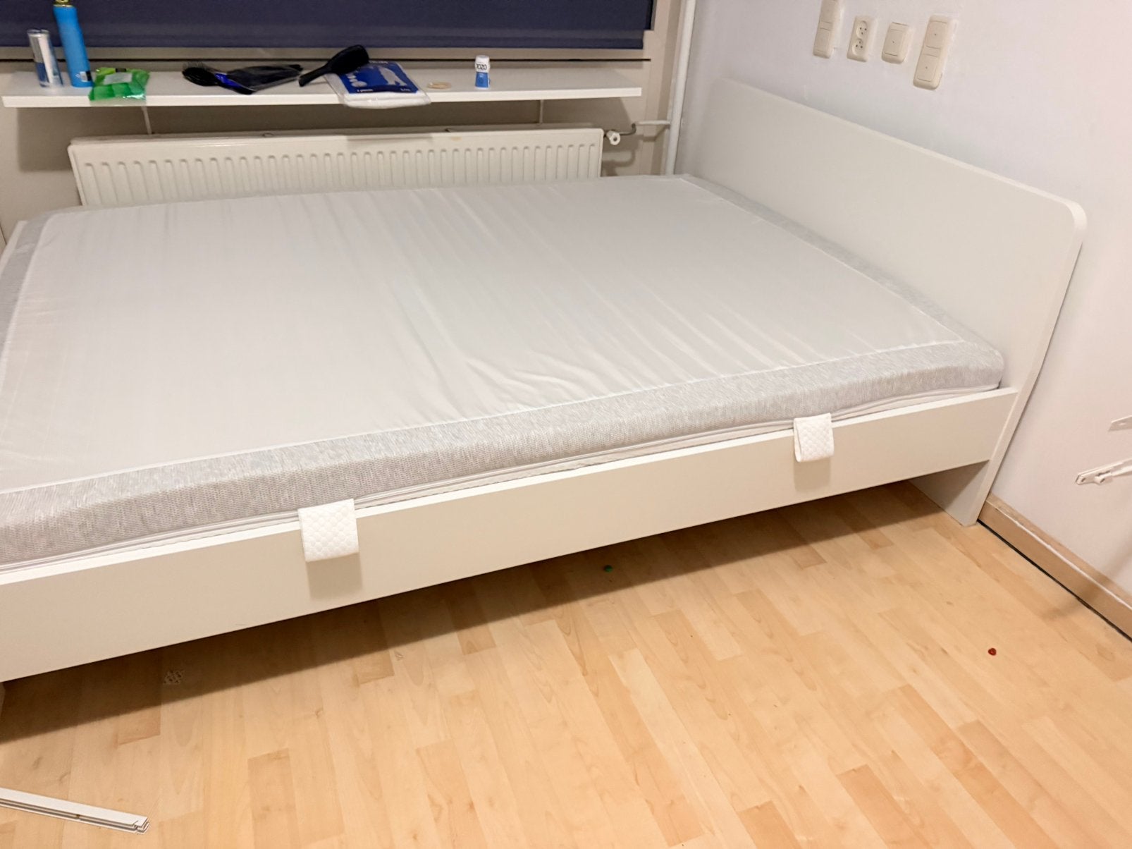 ZSM OPHALEN - NIEUW IKEA BED WIT INCL. MATRAS EN LATTENBODEM, Huis en Inrichting, Wit, Zo goed als nieuw, Twijfelaar, Hout