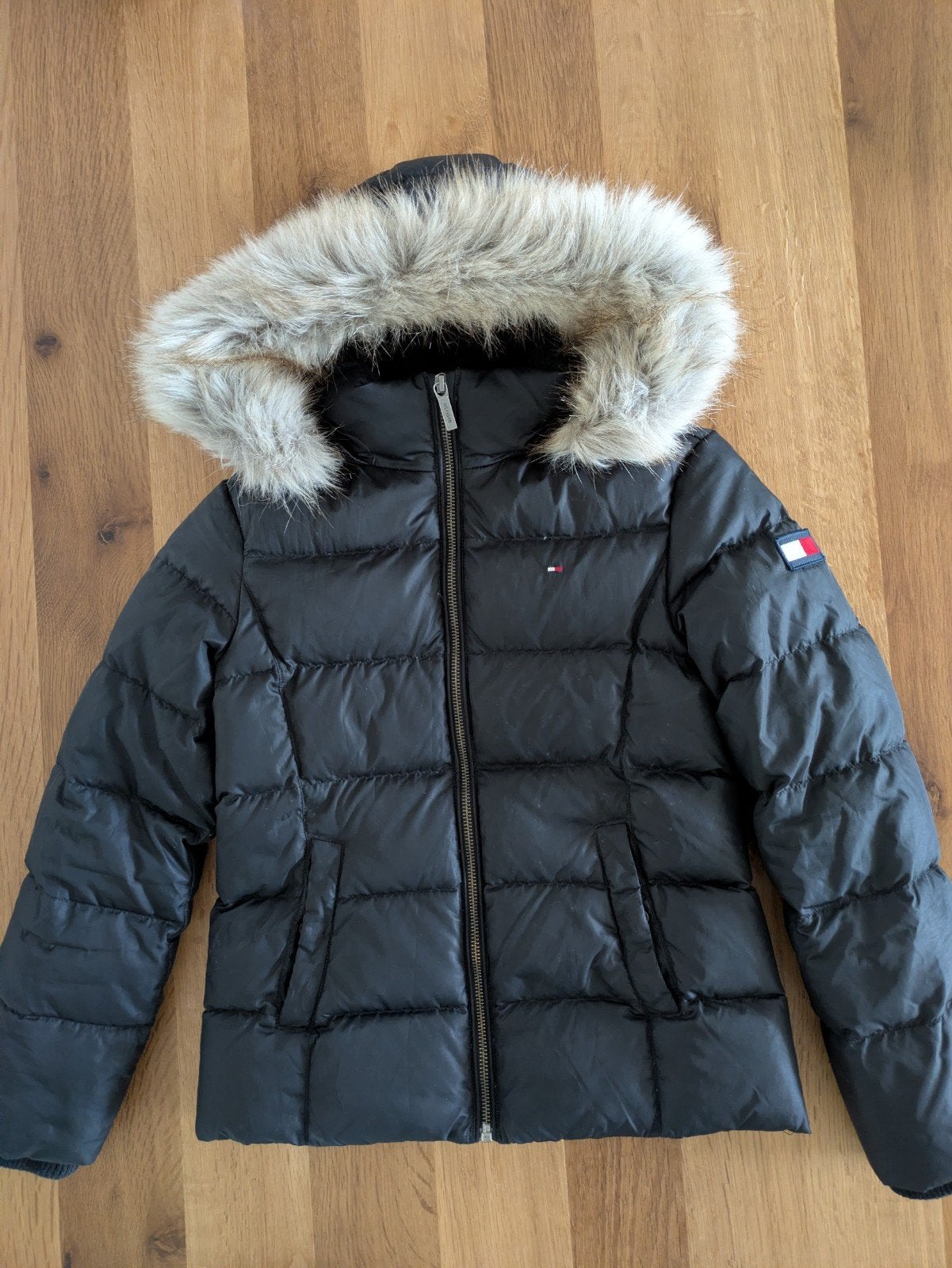 Zwarte Tommy Hilfiger meisjes jas maat 140, Kinderen en Baby's, Kinderkleding | Maat 140, Ophalen, Gebruikt, Meisje, Tommy Hilfiger