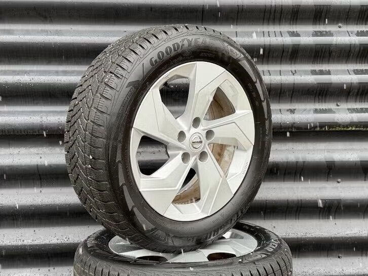17 inch Orig nissan juke Captur velgen 8.0Mm winterbanden, Ophalen, Banden en Velgen, 17 inch, Winterbanden