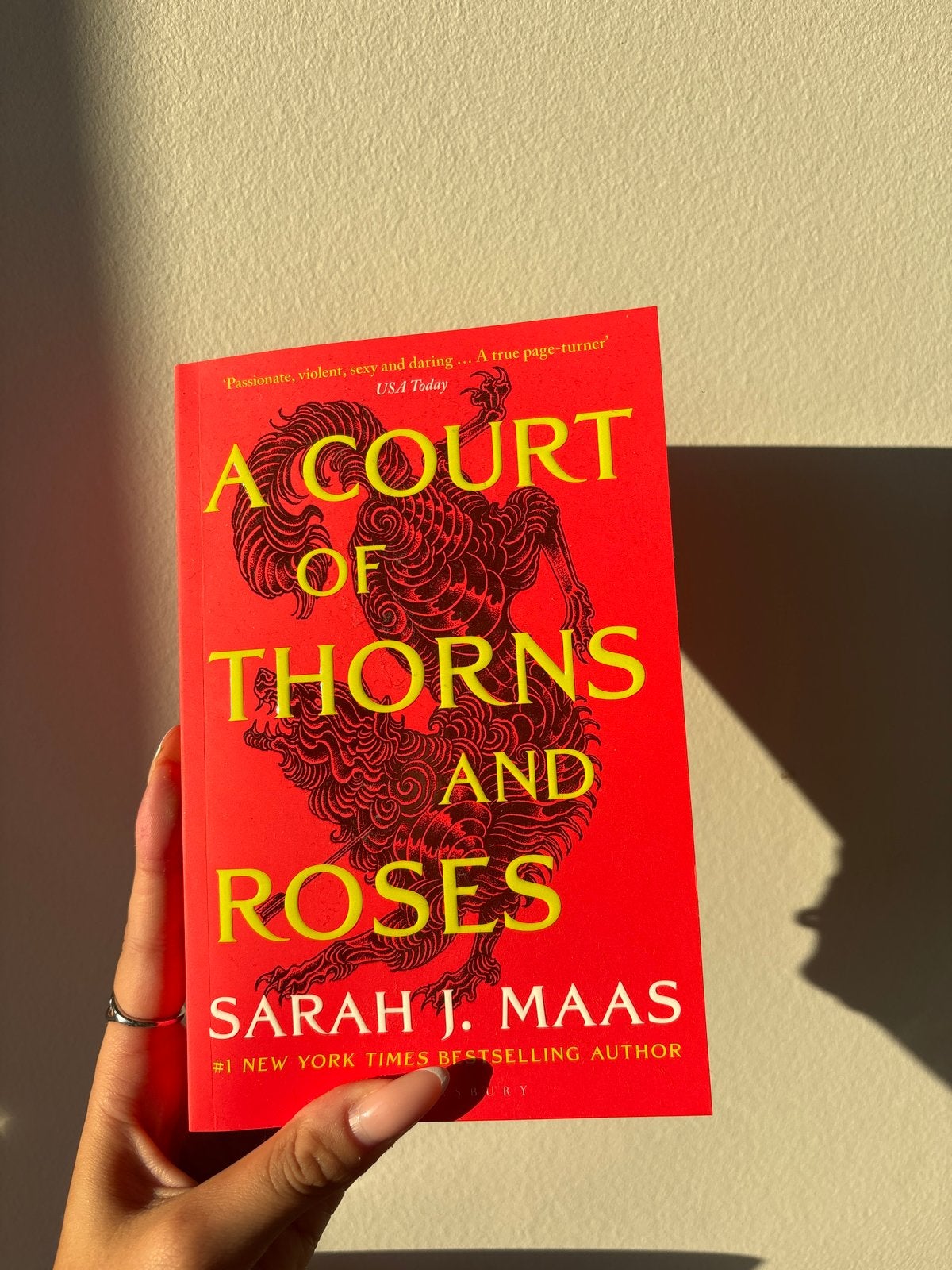A Court of Thorns and Roses - Sarah J. Maas, Ophalen of Verzenden, Zo goed als nieuw