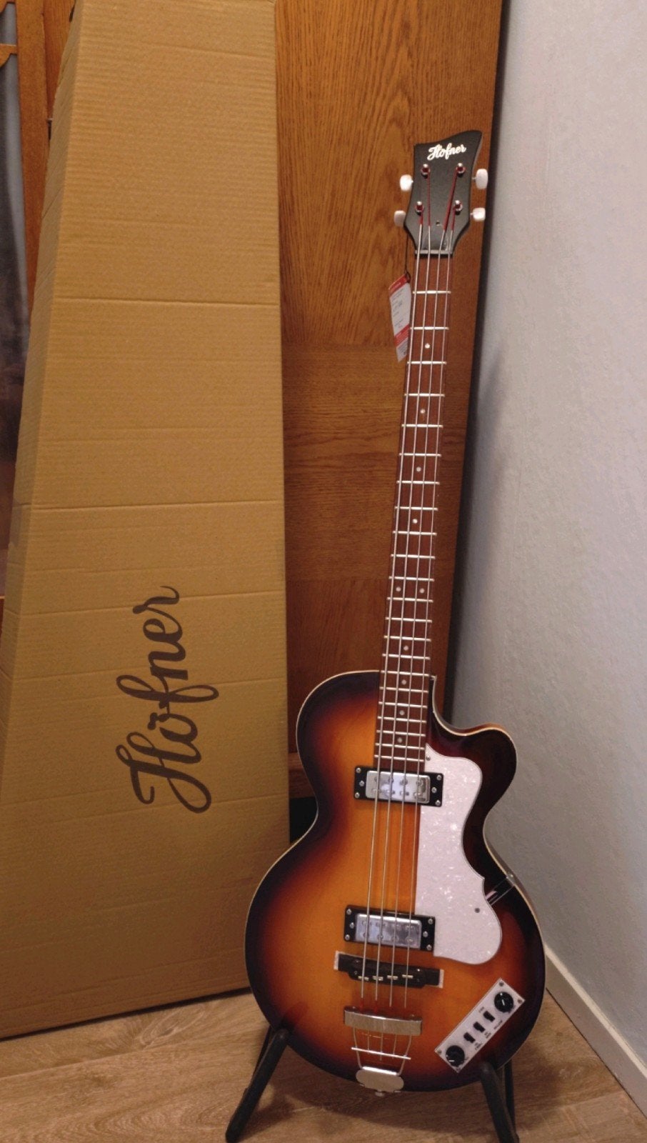 Höfner Club Bass Ignition Sunburst - Nieuw en écht afgesteld, Ophalen, Nieuw, Semi-akoestisch