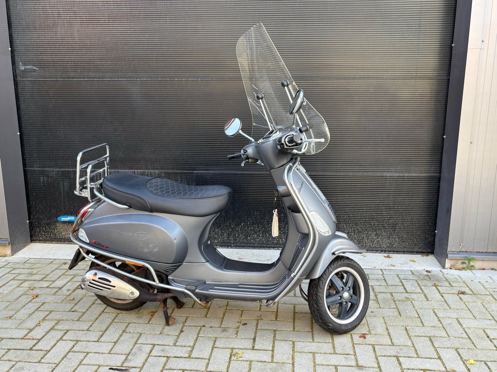 Vespa S50 - 4T - Grijs Goed Gebruikt, Fietsen en Brommers, Ophalen, Gebruikt, Benzine, 50 cc