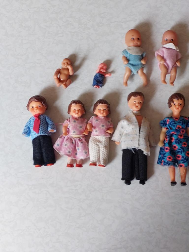 9 vintage poppenhuis poppetjes, o.a 5 Ari poppetjes, Ophalen of Verzenden, Zo goed als nieuw, Popje
