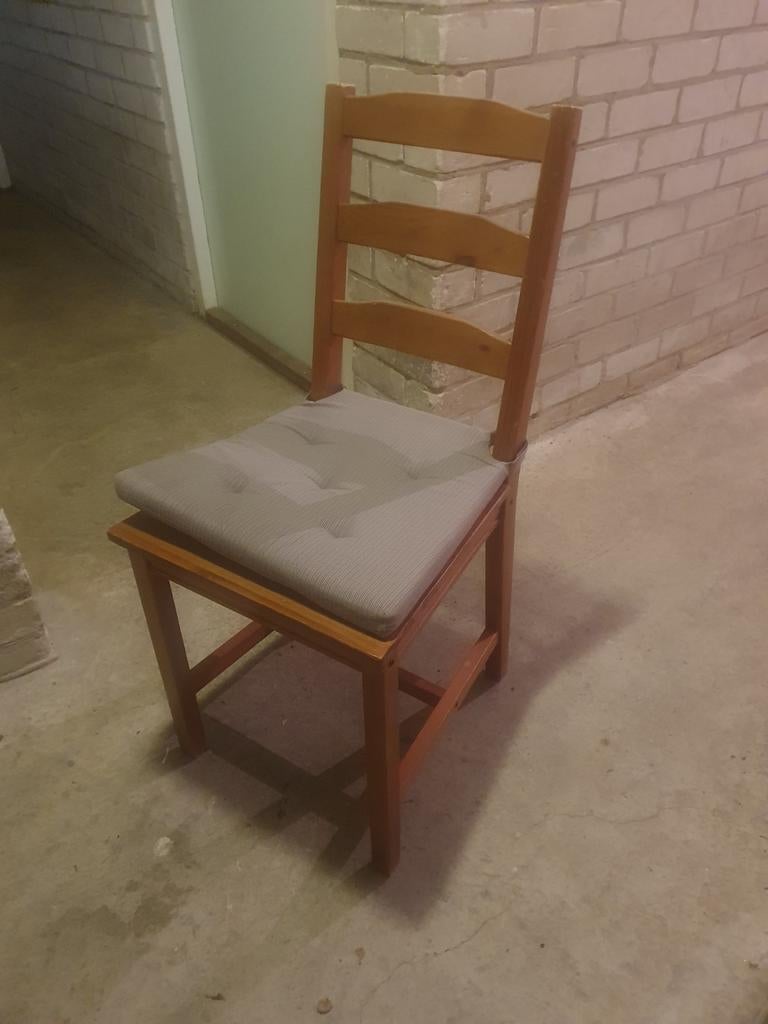 IKEA massief houten eettafel met 4 stoelen en kussens, Ophalen, Gebruikt, 50 tot 100 cm, Vier personen
