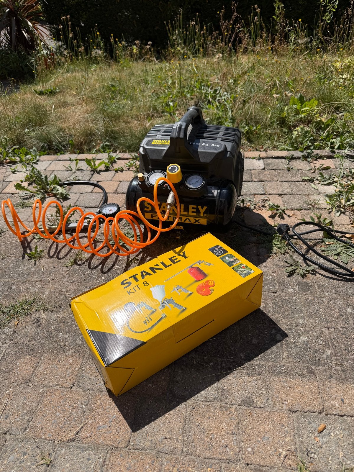 Stanley Fatmax Compressor met Kit 8 Accessoires, Ophalen, 6 tot 10 bar, Zo goed als nieuw, Minder dan 200 liter/min