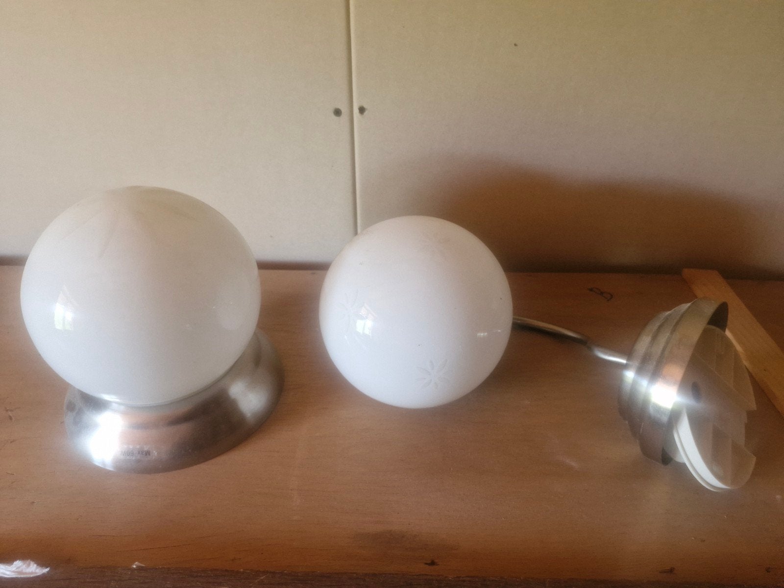 Set van 2 vintage glazen bol lampen, Wit, Overige merken, Gebruikt, Glas