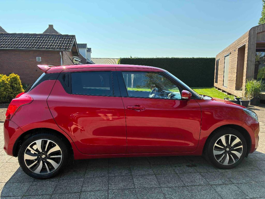 Suzuki Swift 1.0 Boosterjet 112pk Smart Hybrid S&S 2018 Rood, Voorwielaandrijving, Stof, 850 kg, 400 kg