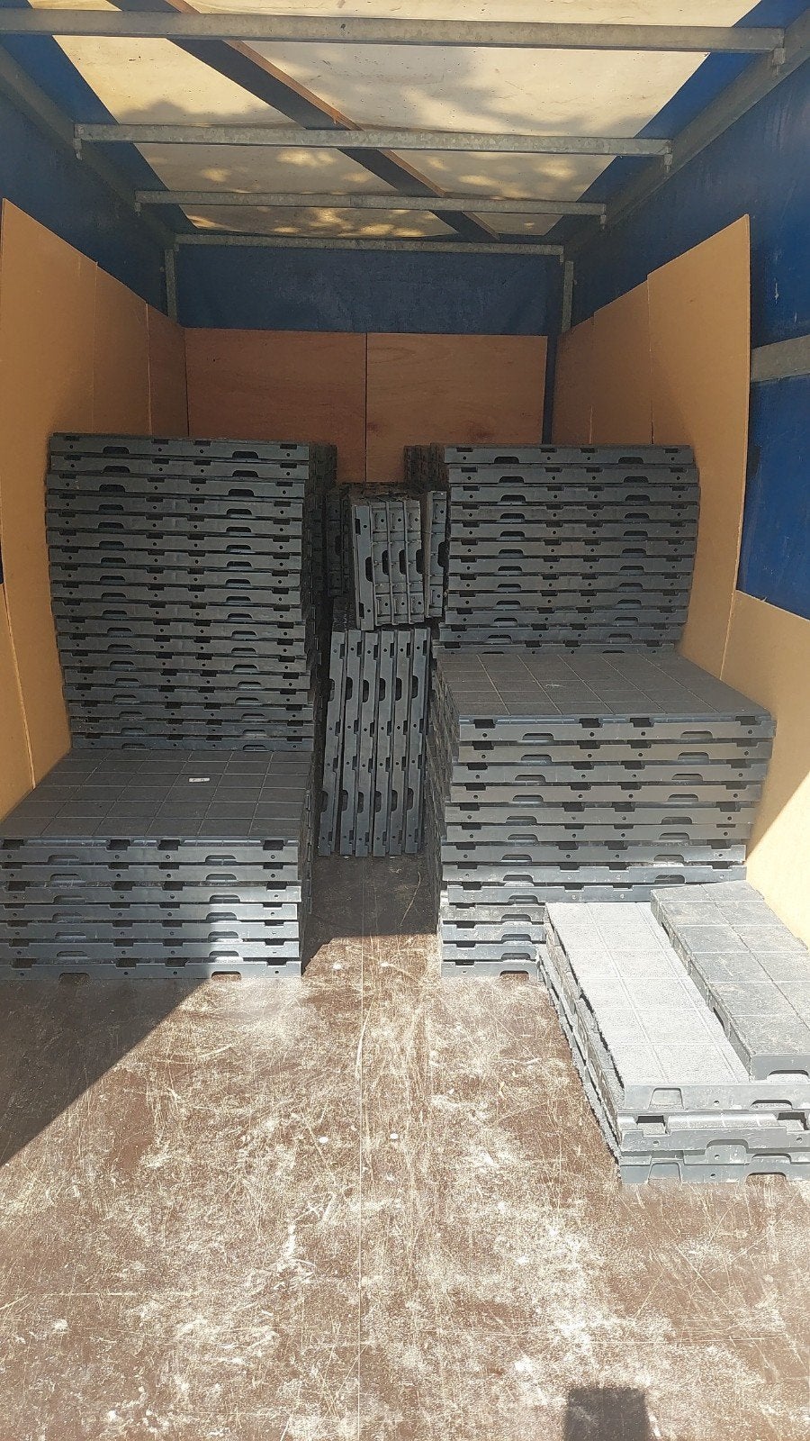 Isabella Tegels(€8) 103 hele en 15 halve (€4), Ophalen, Gebruikt, 40 tot 60 cm, 10 m² of meer
