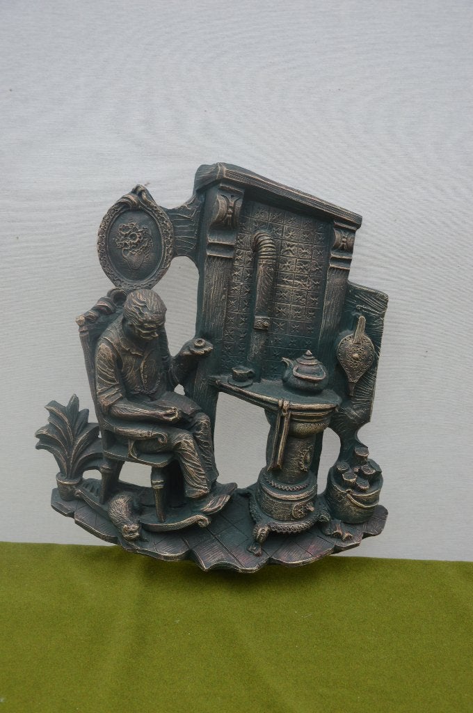 Vintage wanddecoratie Beeld van oude man op schommelstoel, Ophalen of Verzenden, Gebruikt