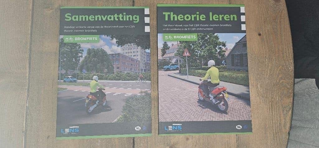 Nieuw: 2x CBR Bromfiets Theorie + Samenvatting, Boeken, Studieboeken en Cursussen, Nieuw, Ophalen of Verzenden, Alpha, Lens Verkeersleermiddelen
