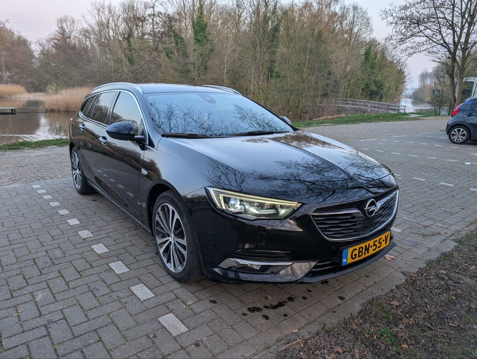 Opel Insignia 1.6 Turbo 200pk Nieuwe APK, 4 cilinders, Parkeerassistent, Zwart, Leder