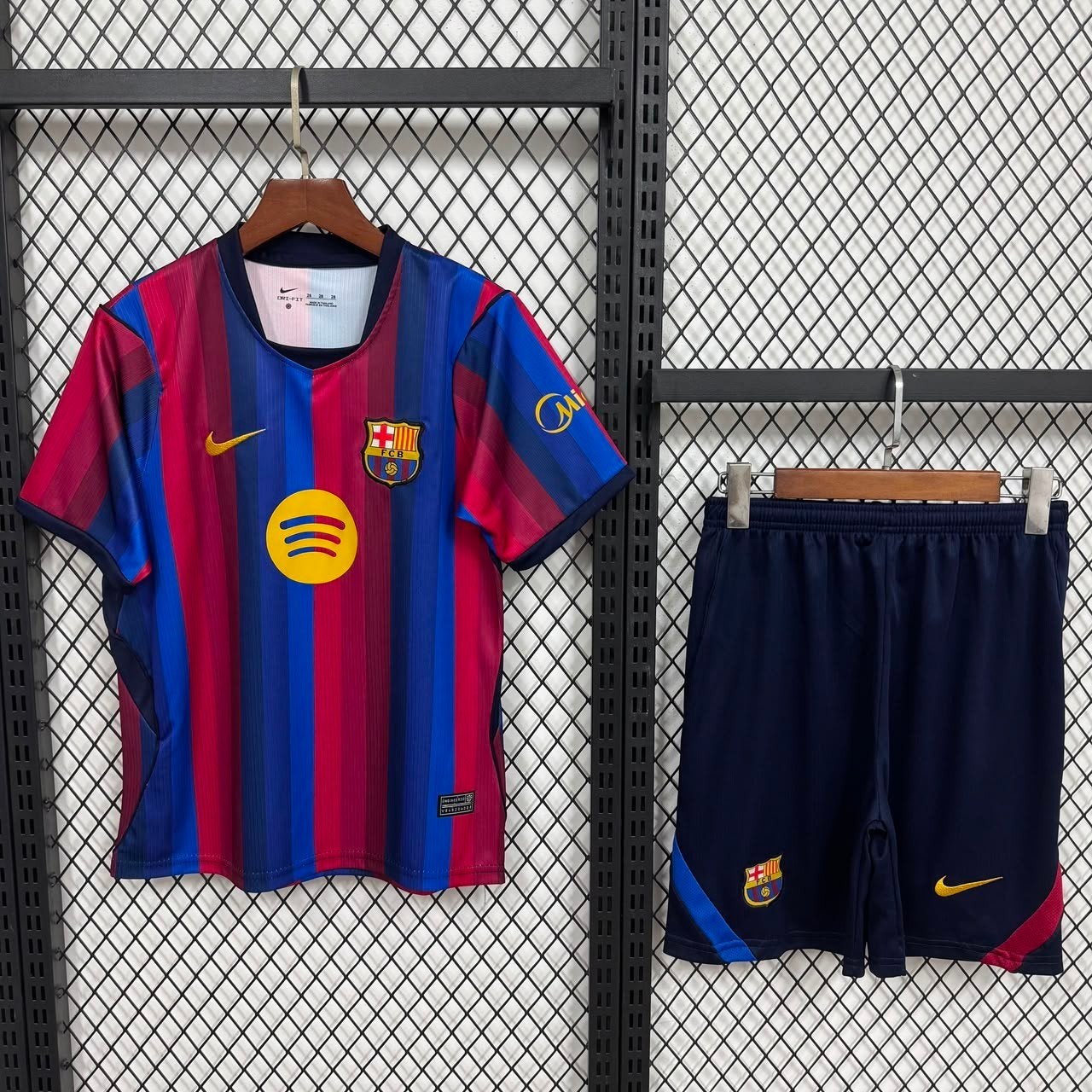 Barcelona Voetbaltenue | Bedrukking & Verzending Inbegrepen, Maat XS of kleiner, Ophalen of Verzenden, Nieuw, Shirt