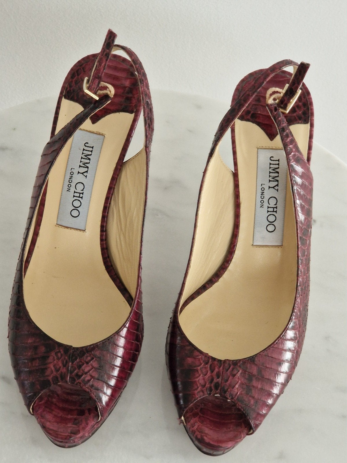 JIMMY CHOO slingback/ hak 10cm/crocoleer, Kleding | Dames, Schoenen, Jimmy choo, Gedragen, Rood, Sandalen of Muiltjes