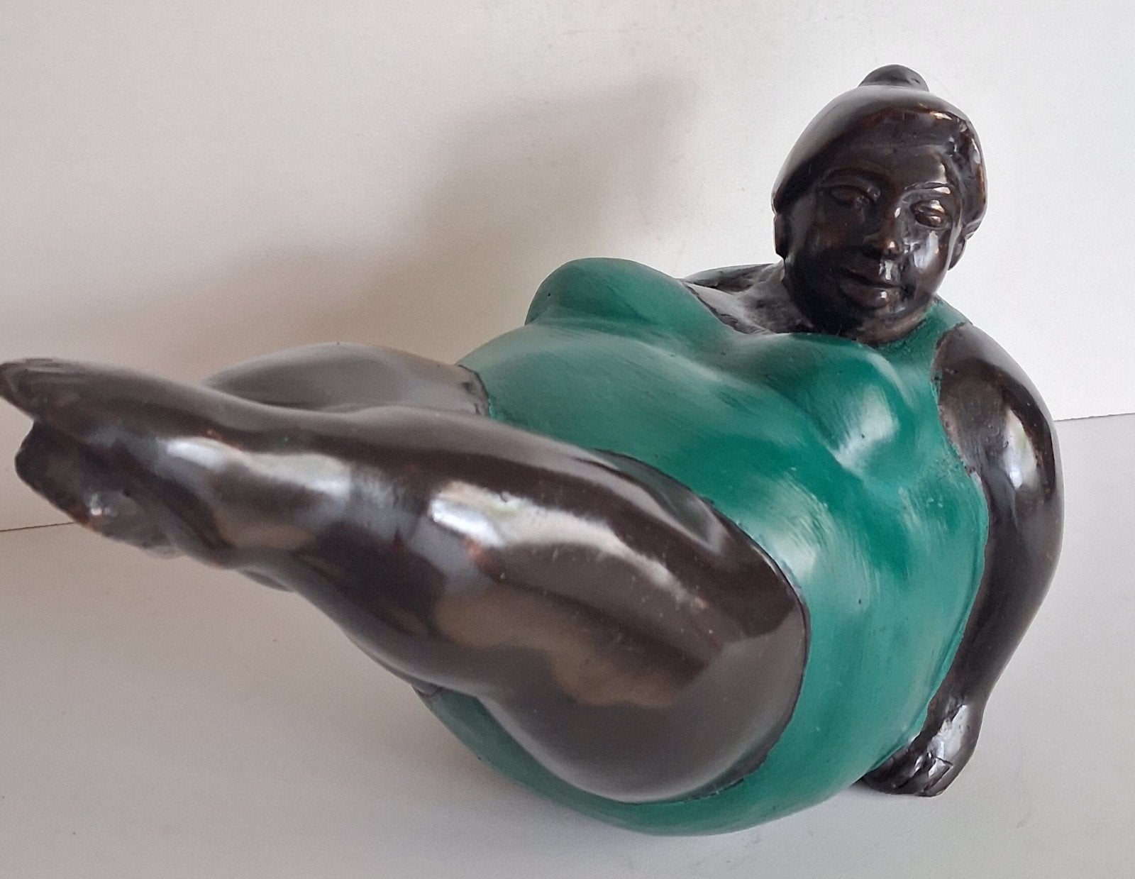 DIKKE DAME. Brons. Koud geschilderd.  23 cm., Ophalen