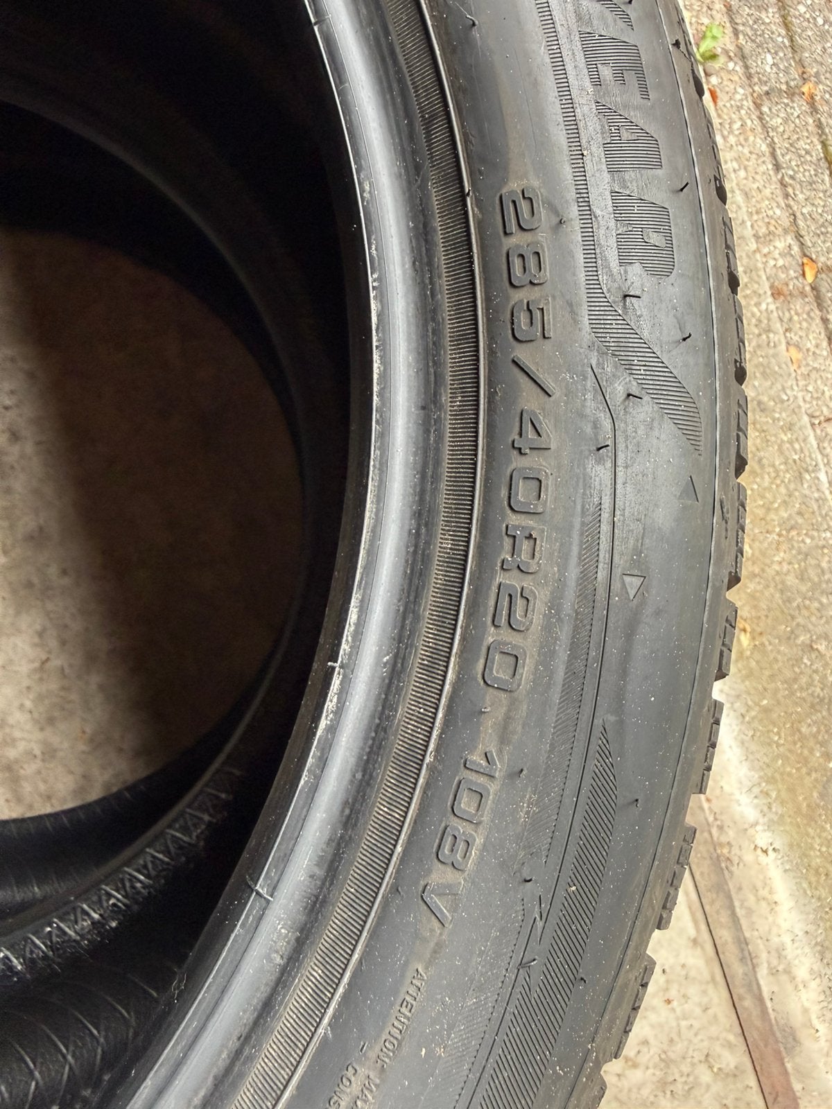 2x 1 maand gebruikte Goodyear UltraGrip Winterbanden, Ophalen, 285 mm, Nieuw, Winterbanden