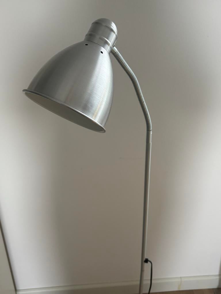 IKEA Vloerlamp - Zilverkleurig met Flexibele Arm, Ophalen, Gebruikt, Metaal