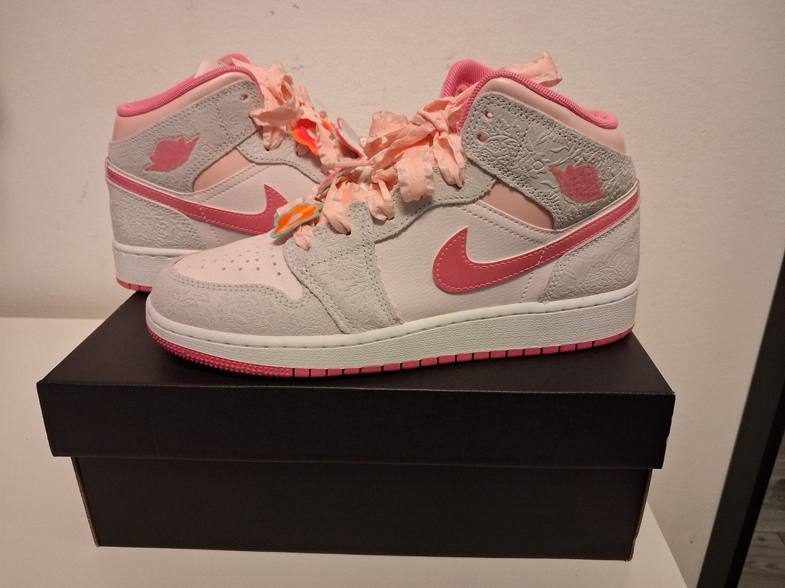 Nike Air Jordan 1 Mid SE 'Valentine's Day' (GS), Nike Ai, Ophalen of Verzenden, Roze, Sneakers of Gympen