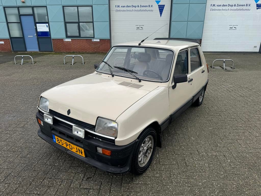 Renault 5 1.1 GTL 1983 Beige handbak hele mooie staat, Auto's, Renault, Bedrijf, Benzine, Hatchback, Handgeschakeld, Geïmporteerd