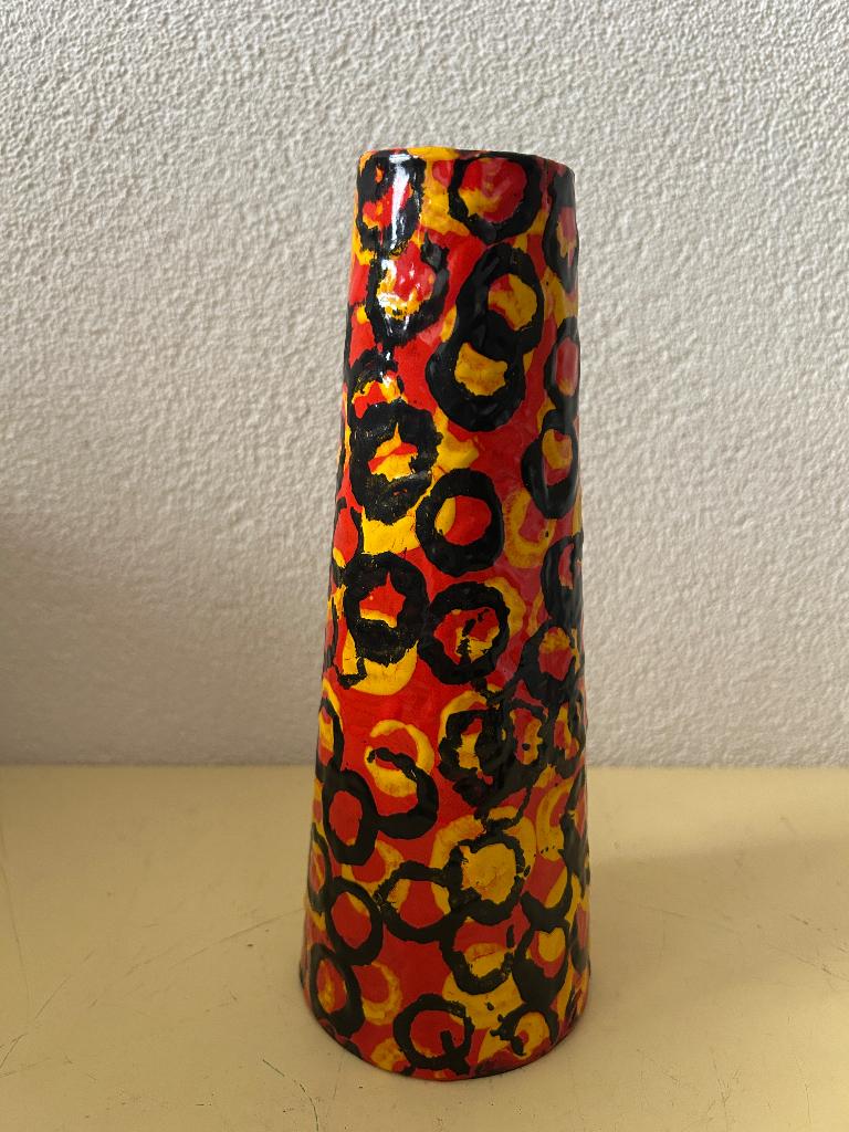 Vintage Metalen Vaas Rood/Geel met Cirkels Jaren '70 Look, Ophalen of Verzenden, Gebruikt, Rood, Overige materialen