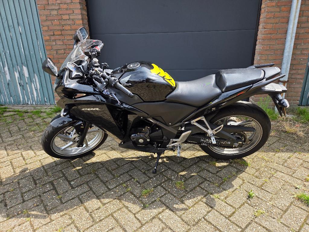 Honda CBR 250 R uitstekend <14000 km met extra's twv.1200e, Motoren, Motoren | Honda, 250 cc, Occasion, Sportuitlaat, Motorrijbewijs A