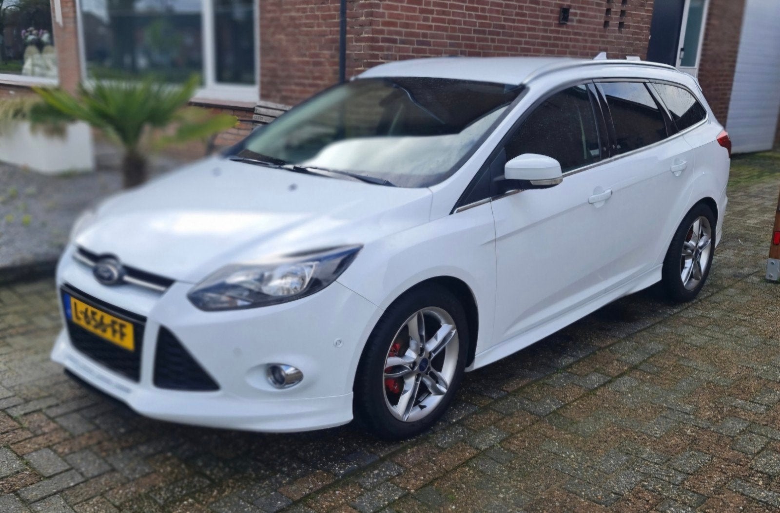 Ford Focus 1.0 Ecoboost 92KW Wagon 2014 Wit, Auto's, 125 pk, Wit, Handgeschakeld, 1216 kg