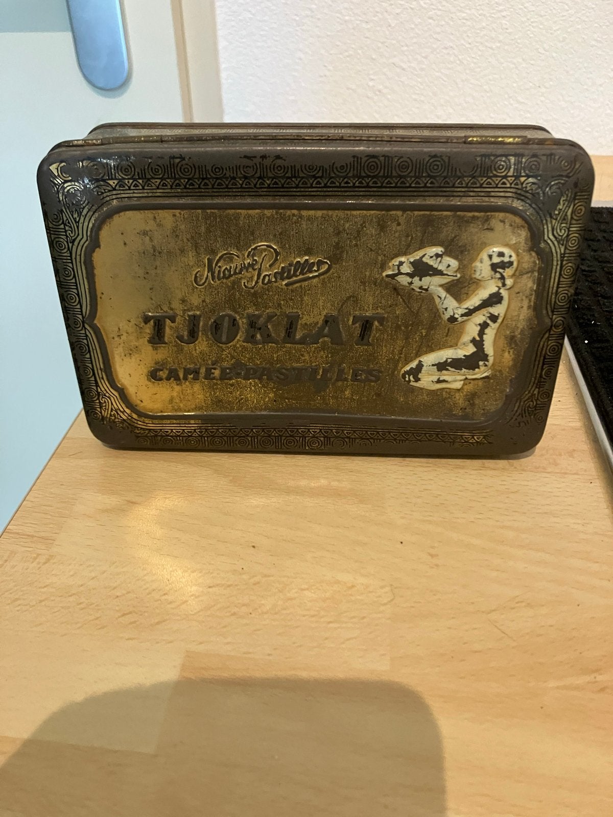 Vintage Tjoklat blik - Nieuw Parilles Cacao Fabrieken, Ophalen of Verzenden, Gebruikt, Overige, Overige merken