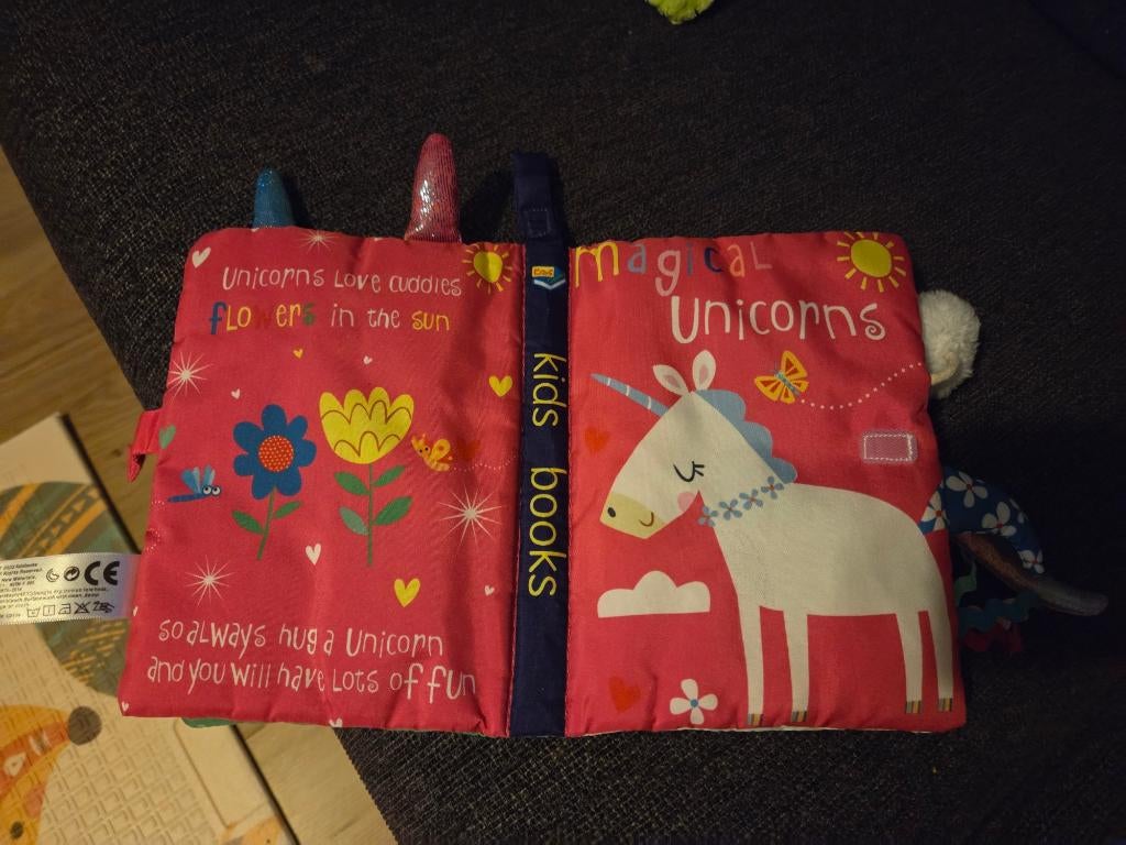Roze eenhoorn baby knisperboekje (activiteitenboek), Ophalen, Overige karakters, Zo goed als nieuw, Wasbaar