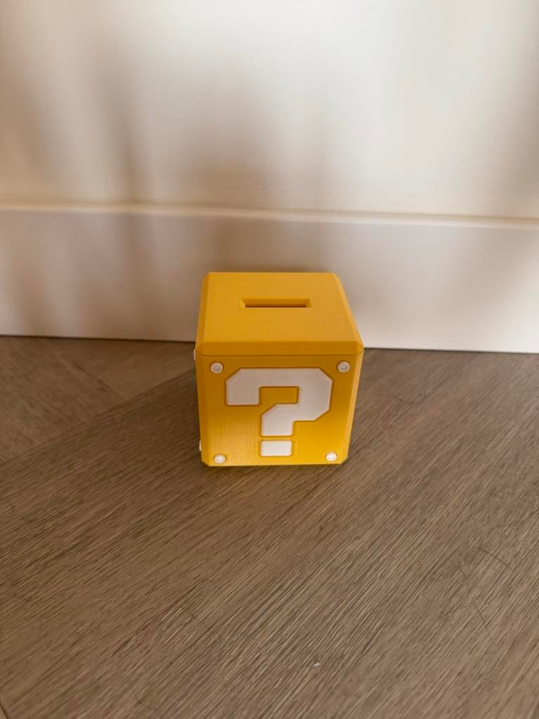 Mario Question Block Spaarpot - Super Mario Bros, Verzamelen, Spaarpotten, Zo goed als nieuw, Strip- of Tekenfilmfiguur, Kunststof