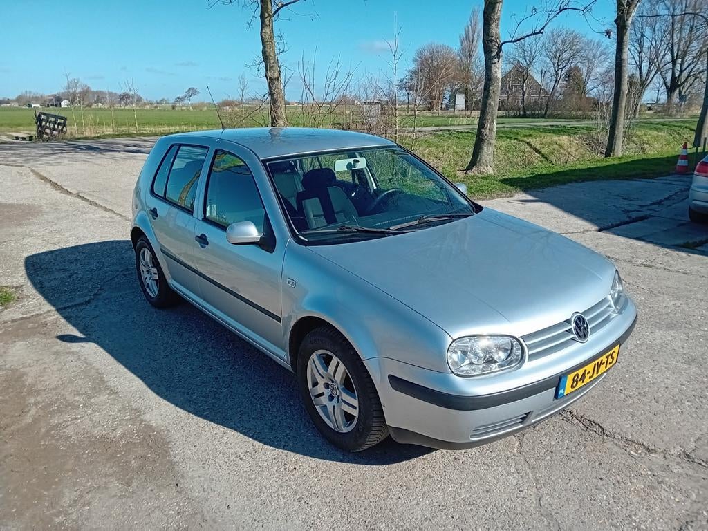 Golf 4 1.6 16v 2002 Grijs mk4 nieuwe apk, Auto's, Volkswagen, Voorwielaandrijving, 1145 kg, Zwart, 4 cilinders