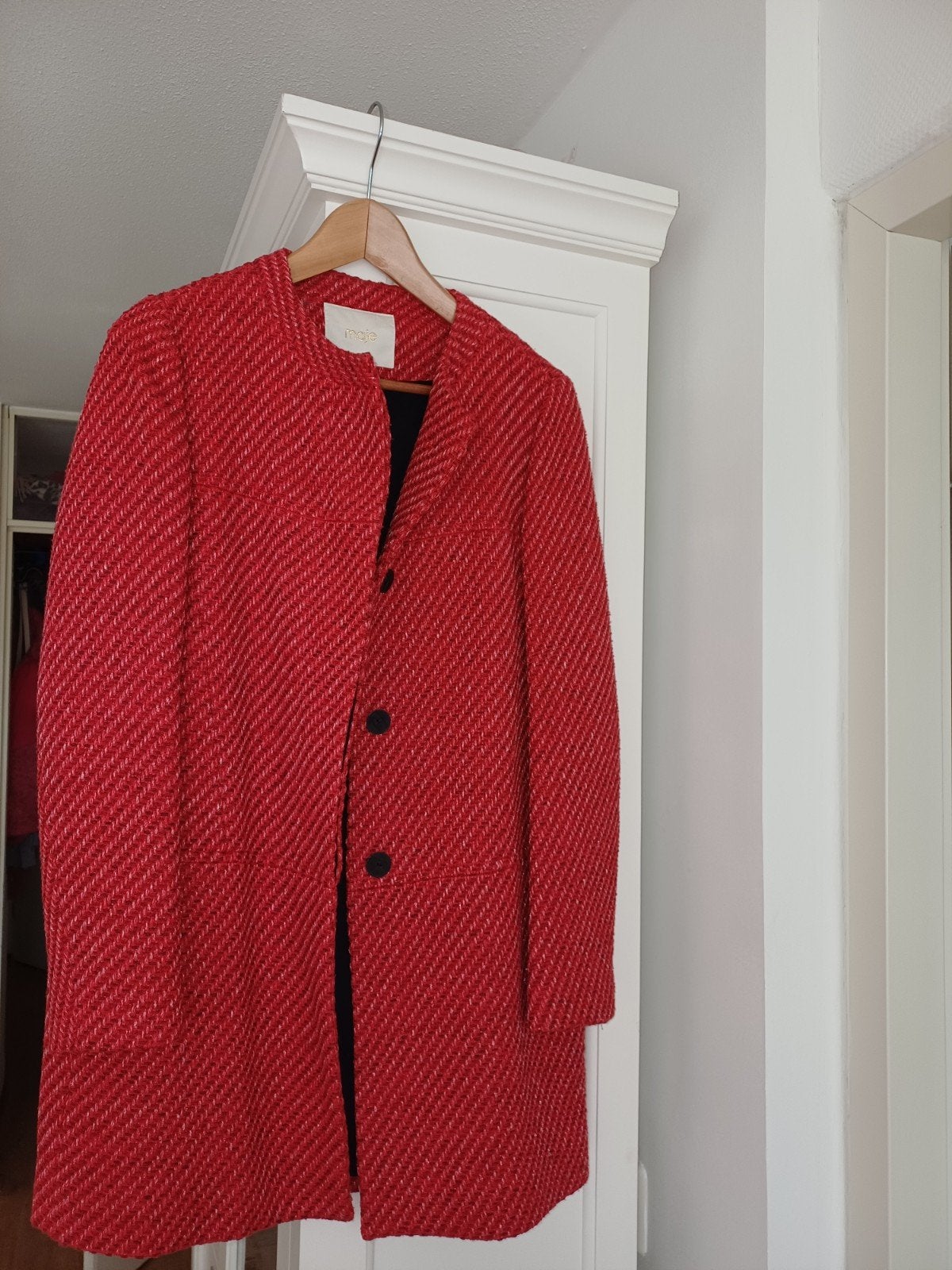 Maje jasje rood nieuw met prijskaartje., Maat 38/40 (M), Nieuw, Ophalen of Verzenden, Maje
