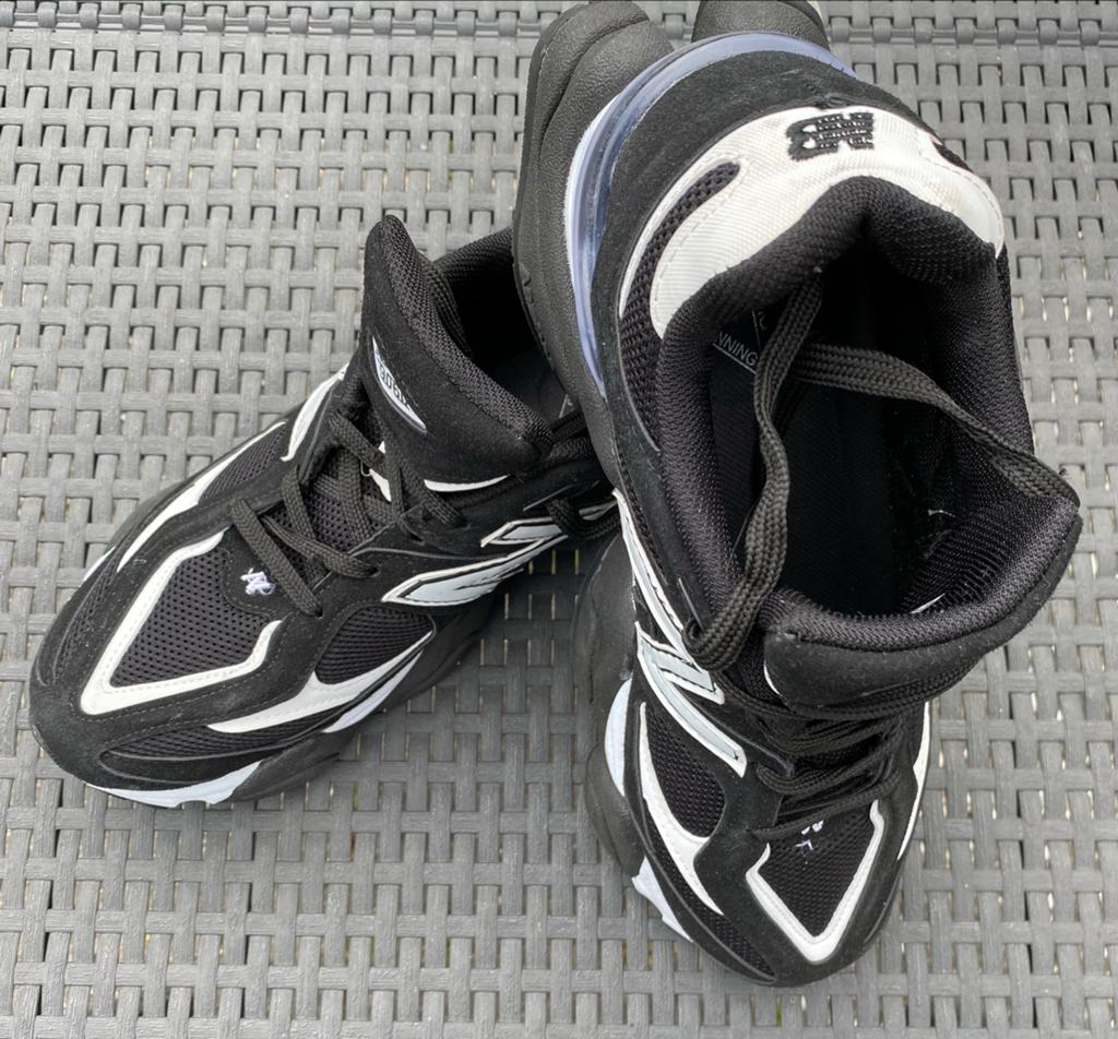 New Balance 9060 Sneakers Zwart Maat 44, Kleding | Heren, Schoenen, Ophalen, Zo goed als nieuw, Zwart, Sneakers of Gympen