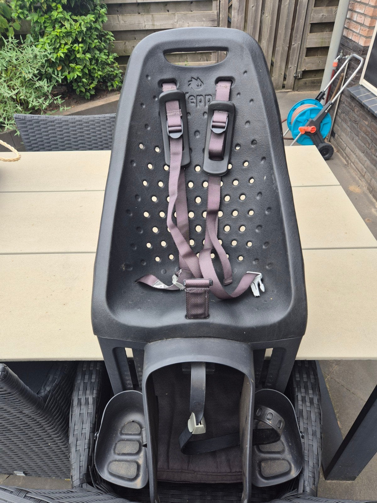 Yepp GMG Achterzitje  Zwart Yepp Maxi black easyfit, Fietsen en Brommers, Fietsaccessoires | Fietsstoeltjes, Achterzitje, 22 t/m 36 kg