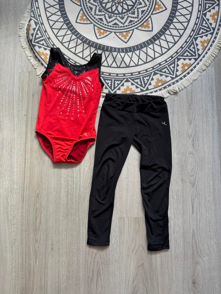 Turnpakje maat 110/116 rood met zwart en turnbroekje, Sport en Fitness, Turnen, Zo goed als nieuw, Turnpak(je), Rood, Kindermaat 122 t/m 140
